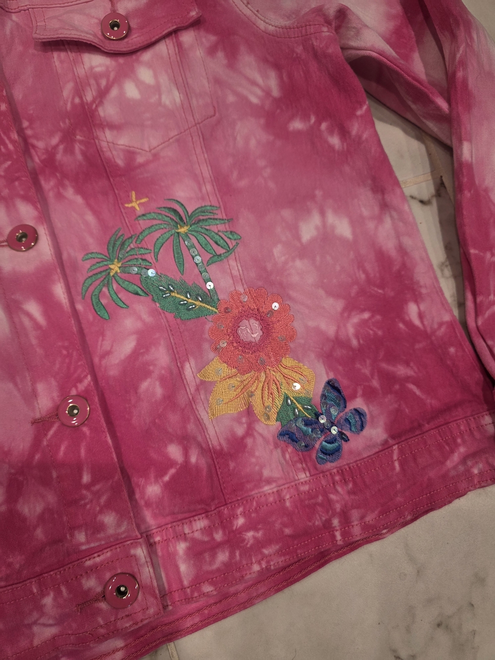 Vintage DG2 By Diane Gillman Tie Dye Floral Stitched Jean Jacket Lg - Picture 3 of 12